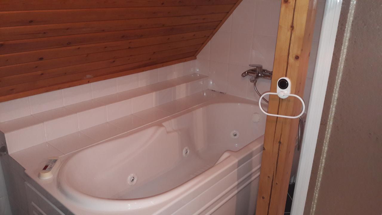 デブレツェン Pero Panzio Bed & Breakfast エクステリア 写真