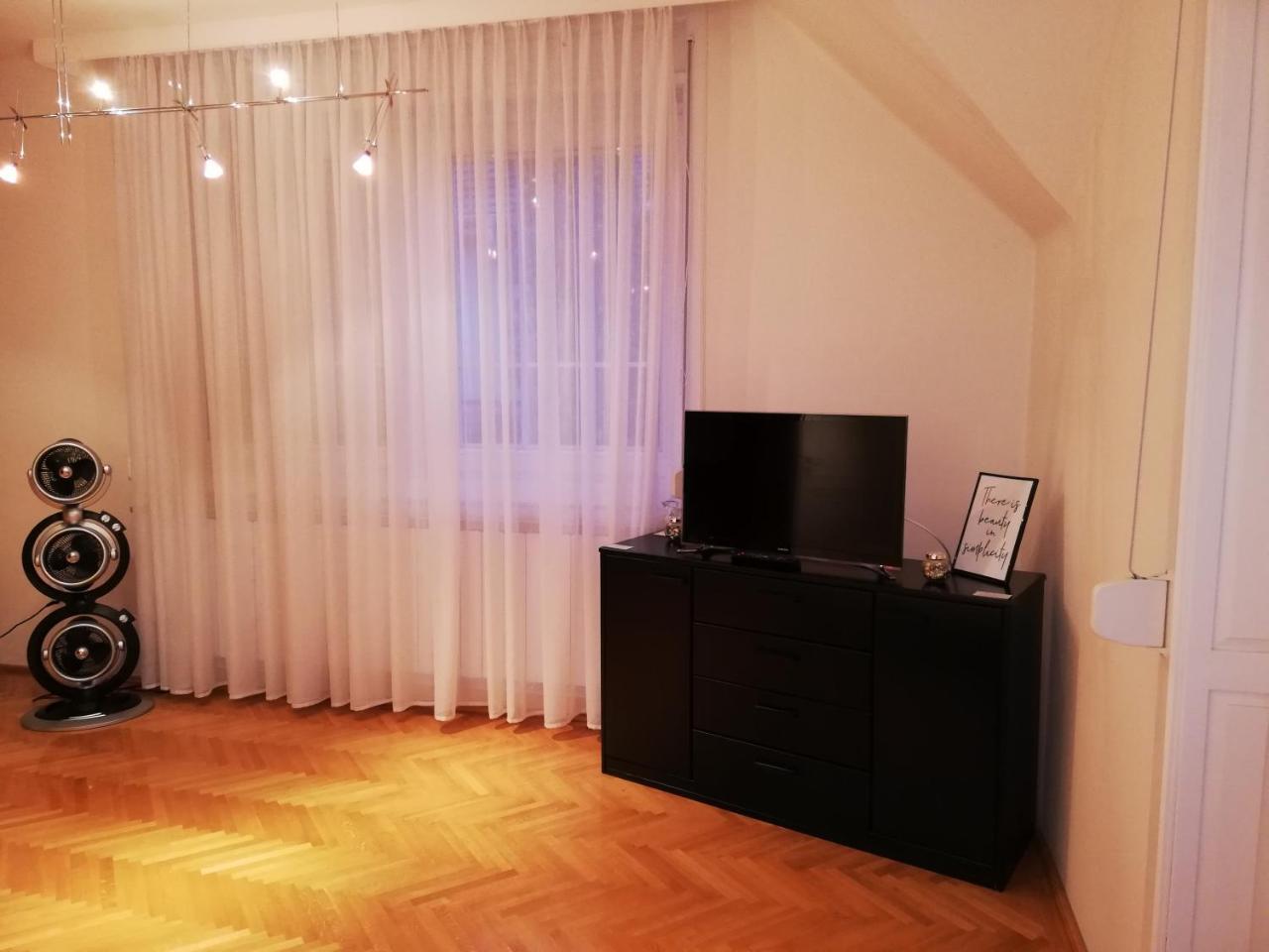 デブレツェン Pero Panzio Bed & Breakfast エクステリア 写真