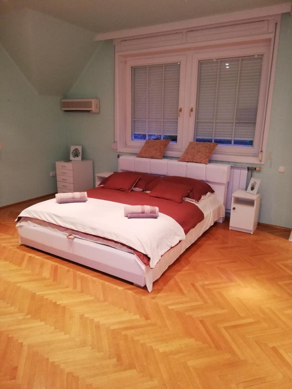 デブレツェン Pero Panzio Bed & Breakfast エクステリア 写真